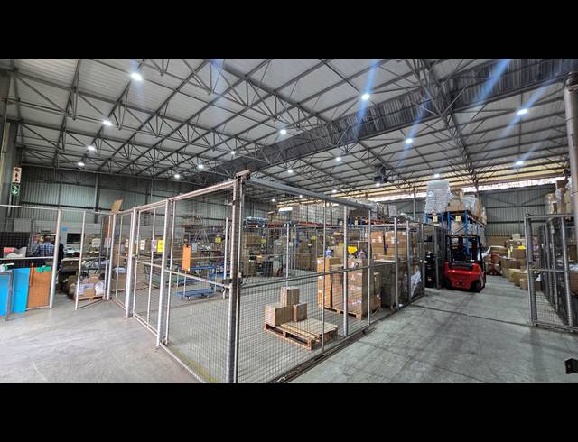 1,600M² WAREHOUSE TO LET IN SPARTAN